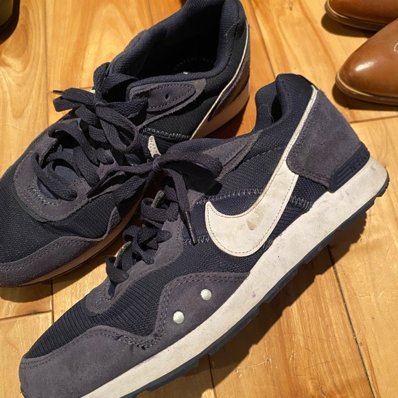 Nike lifestyle shoes - navy - only worn twice! - Picture 1 of 1